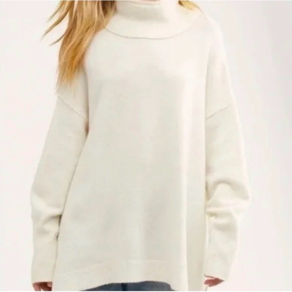 Free People Cream Turtleneck (mock neck) Oversized Sweater - Medium